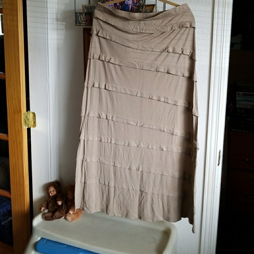 Beige ruffle skirt